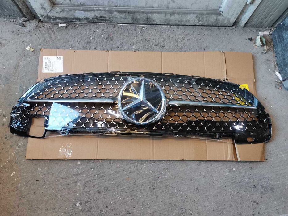 Предна сребристa решетка за Mercedes W206 C-Class