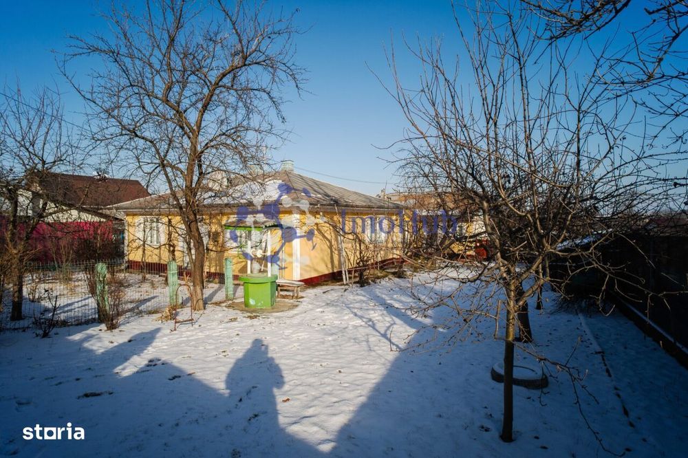 Teren de 2200 mp si casa in sat Voinesti, langa biserica