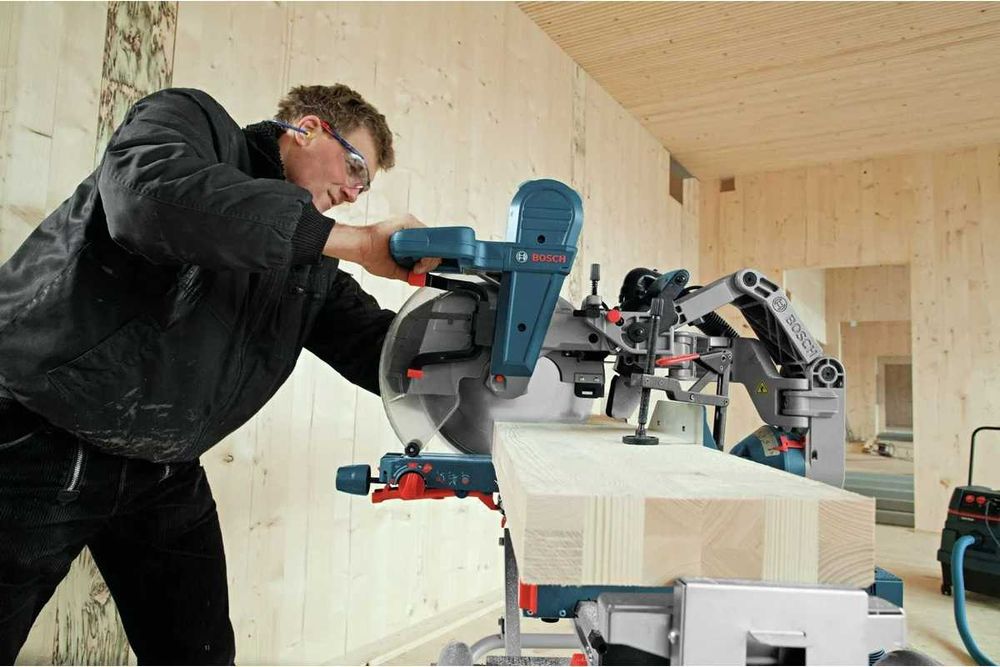 Торцовочная пила Bosch GCM 12 GDL