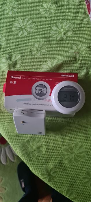 Термостат Honeywell +WIFI рутер за управление прес телефо
