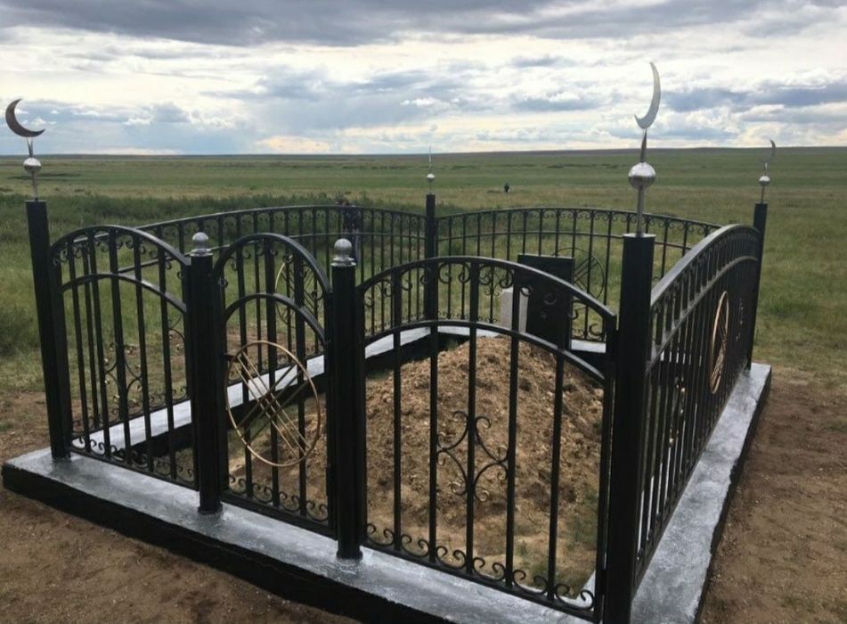 Ритуальные ограды, мазары.