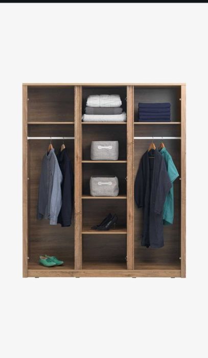 Нов трикрилен гардероб с огледало