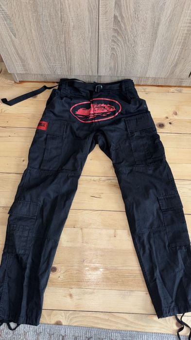 Карго панталон Corteiz черно-червен цвят рамер XS