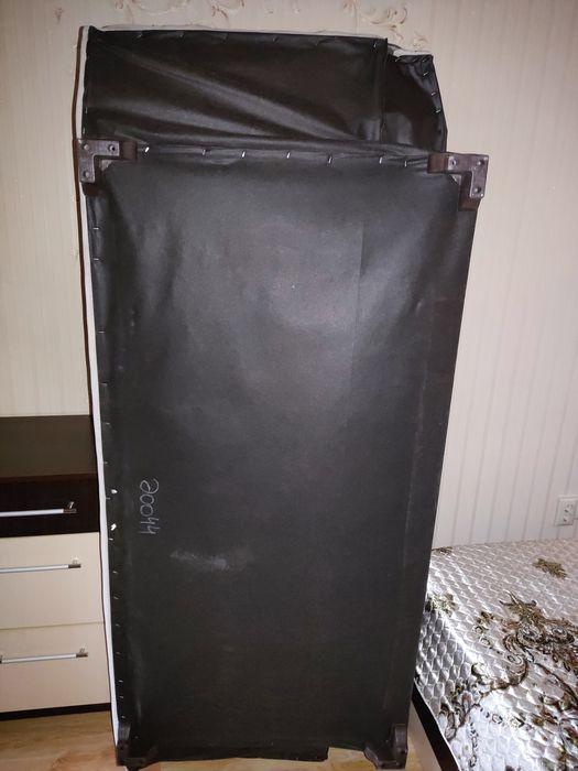 Продам диван новый, с чехлом