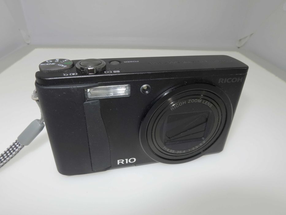 Ricoh R10 компактен цифров фотоапарат, дигитална камера с голям зум
