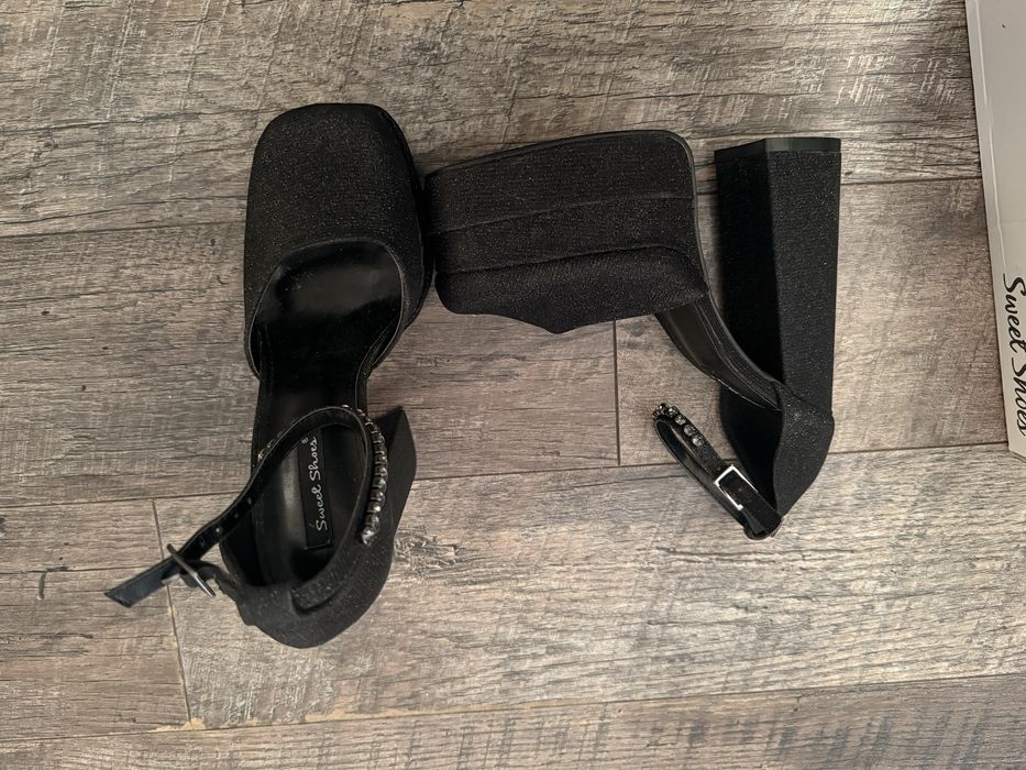 Обувки на дебел ток