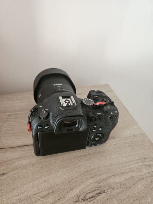 Canon R6 + Canon 24 mm 1.4 VCM