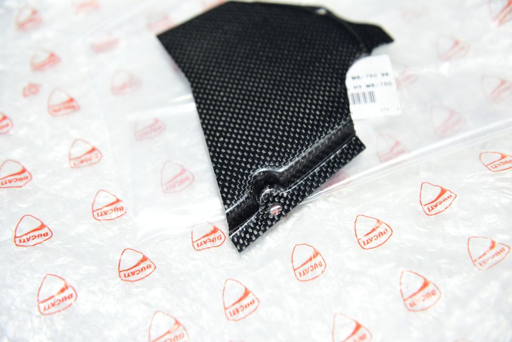 Protecție pinion din carbon Original Ducati Monster 695 696 796 1100