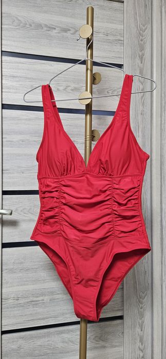 Costum de baie rosu