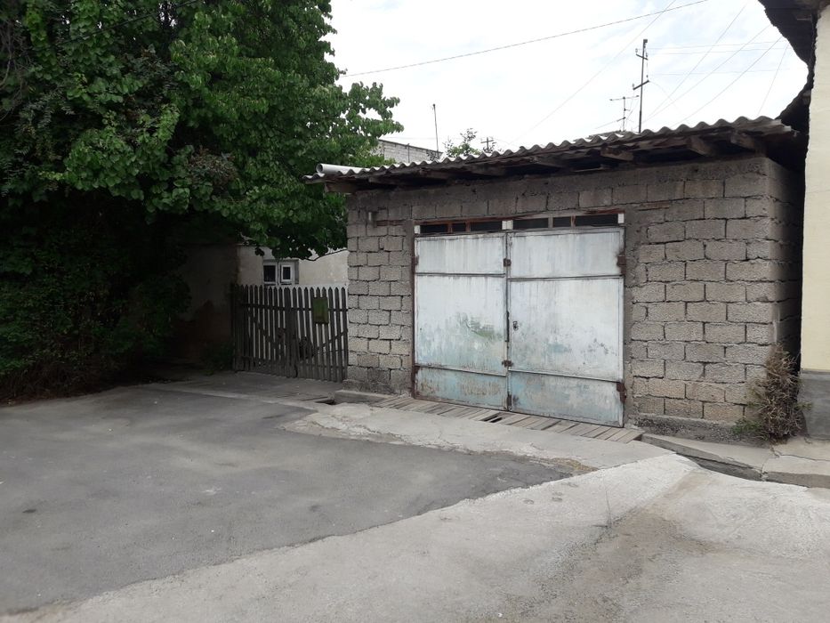 Продаётся участок 2.5 сотки с домом.