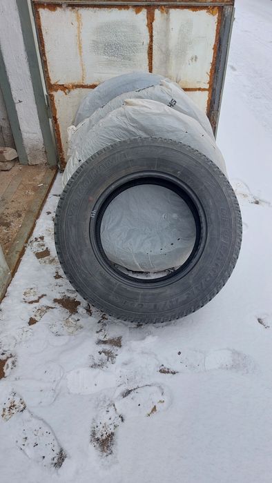 Шины на авто тойота …..