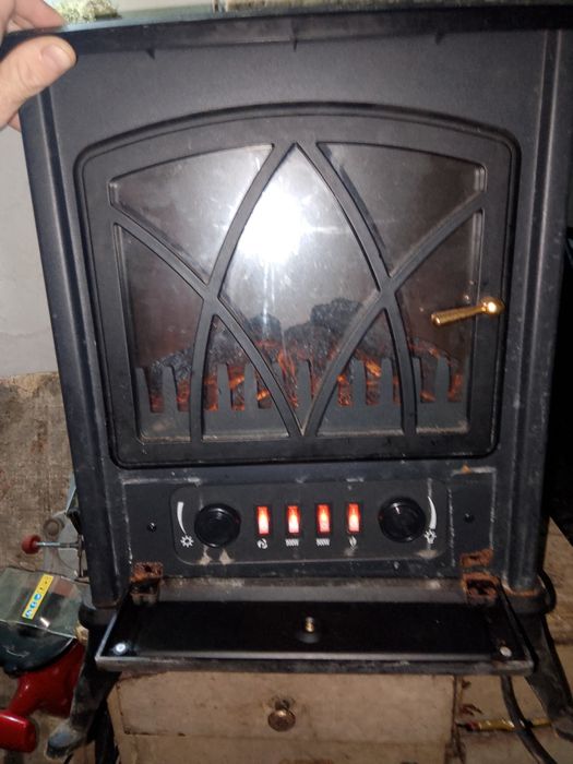 продавам камина  на ток   работеща