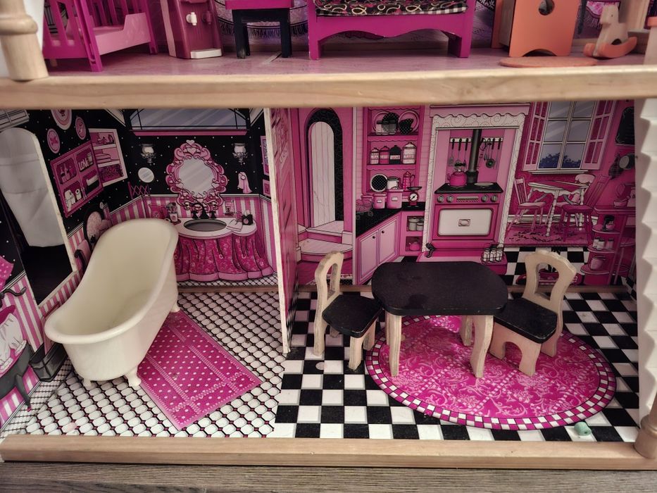 Casă de păpuși din lemn