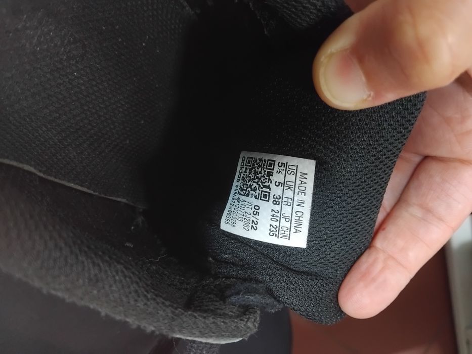 Продавам черни Сникърси /кецове/ Адидас /Adidas/