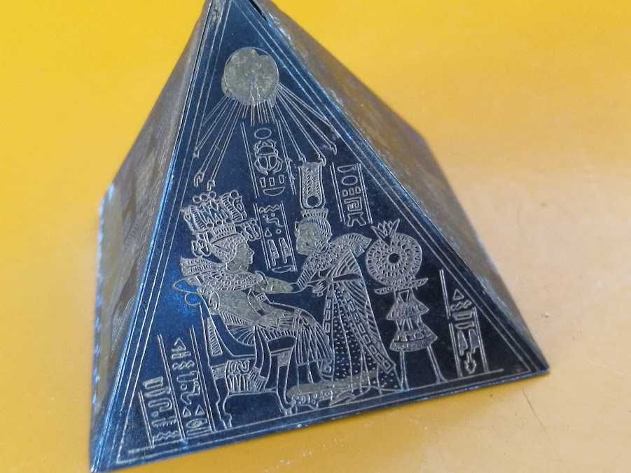 пирамида  бронз с инкрустации