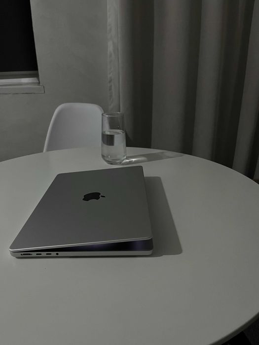 Apple MacBook Pro 14.2” (M3 Pro, 18 ГБ RAM) серого цвета