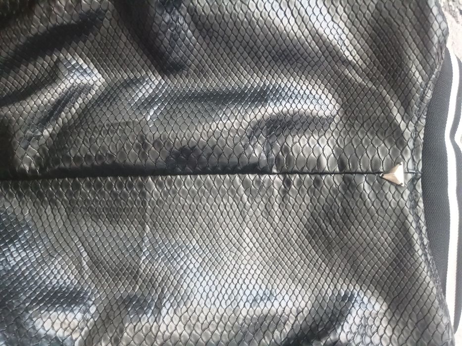 Geaca Guess mărimea 38