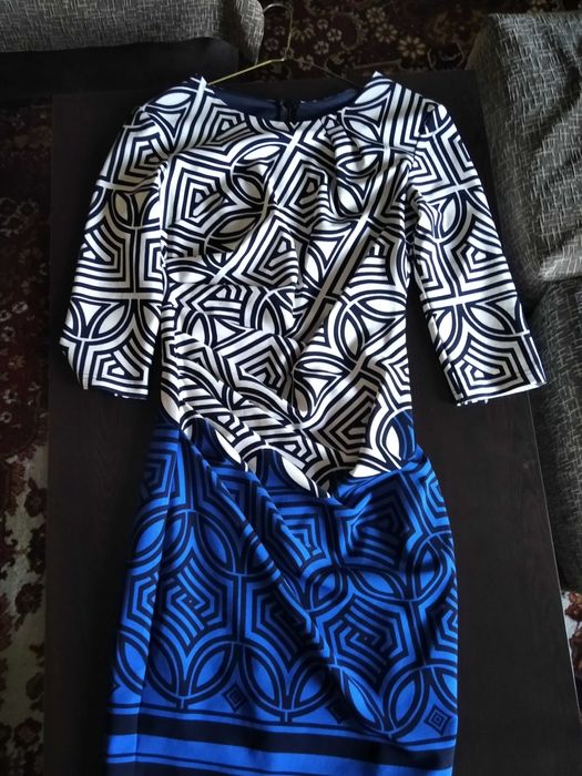 Рокля двуцветна изплзвана