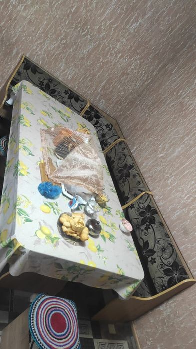 Кухный стол угалок