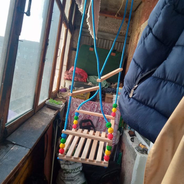 Продам детскую качелю !