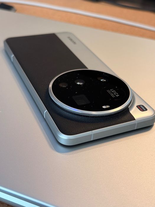 Xiaomi 15 Ultra Silver & Chrome