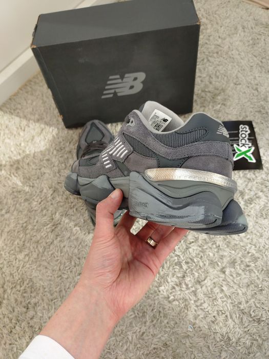 New Balance 9060 Magnet