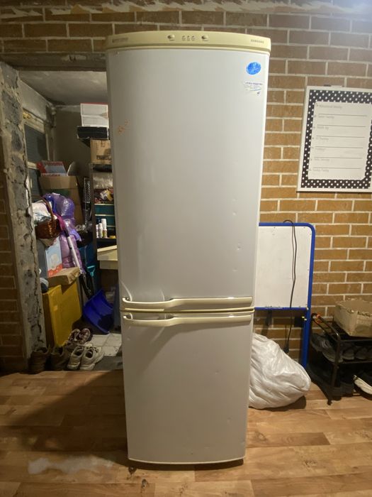Холодильник белый