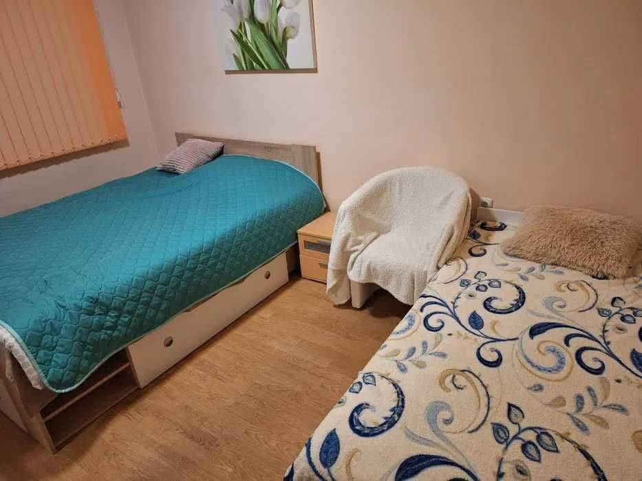 Дава се под наем Двустаен апартамент в Бургас, Славейков - 60 кв.м за 204 € - Снимка #1