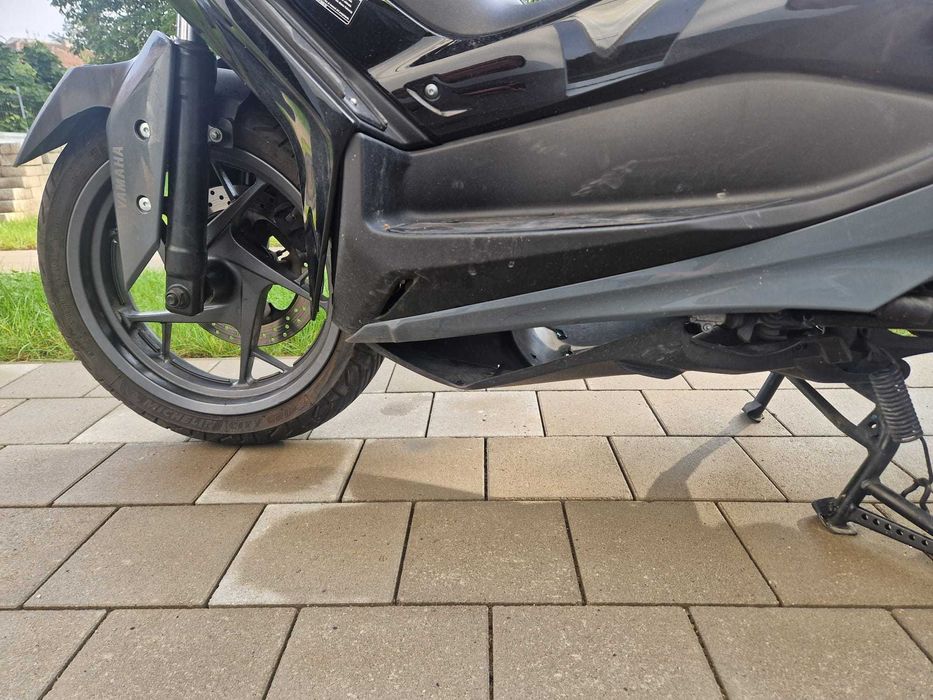 YAMAHA X-MAX 300 Tech MAX (2021) – Far LED Intact – Motor OK – Pentru Dezmembrare/Proiect