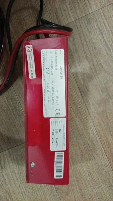 Универсальное зарядное устройство ZHF2420