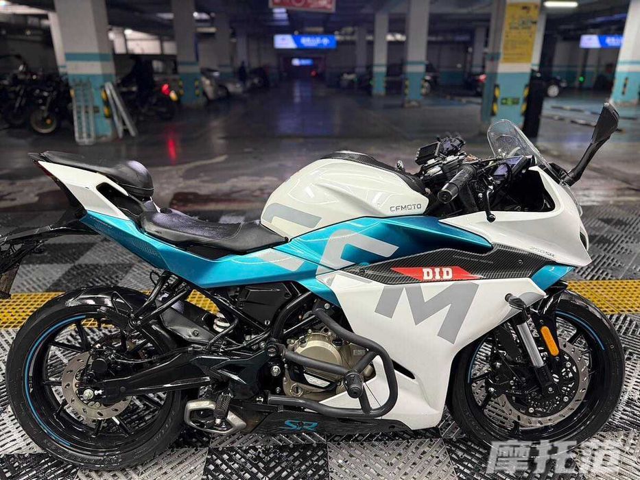 CFMoto 250SR 2021 • 10800 км • Яхши ҳолат