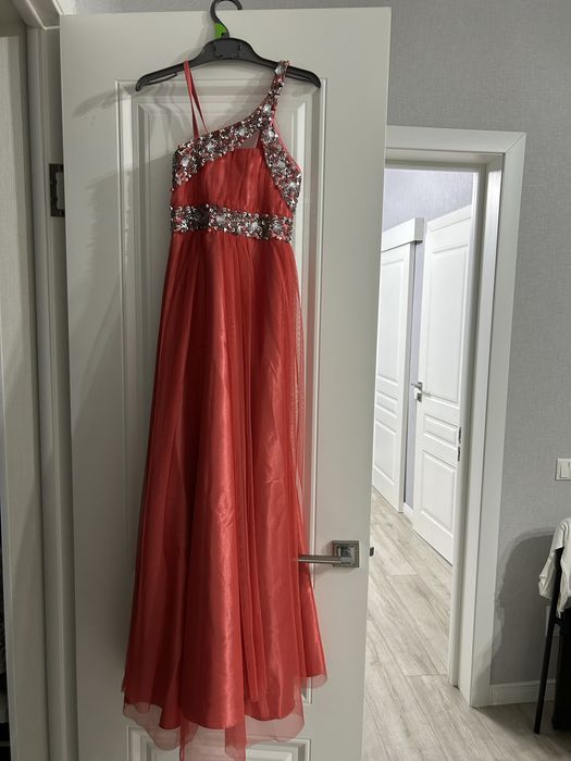 Продам вечернее платье на девочку