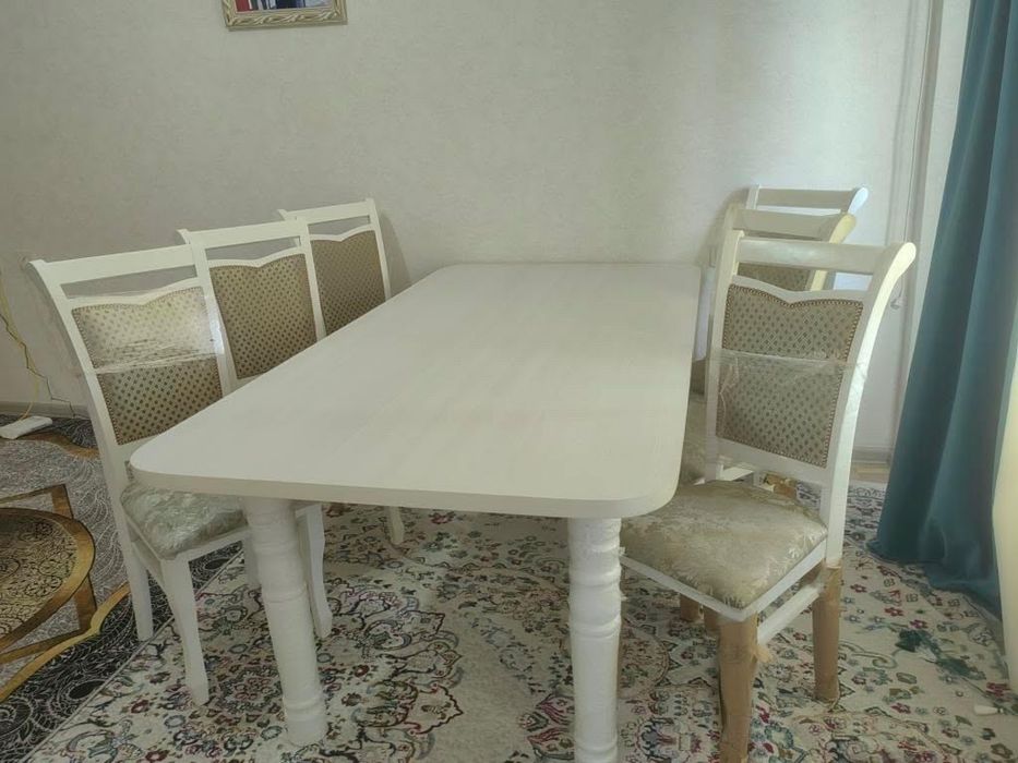 Стол со стульями