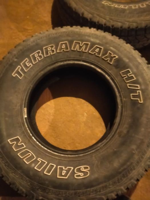 Продам шины б/у 31X10.50R15