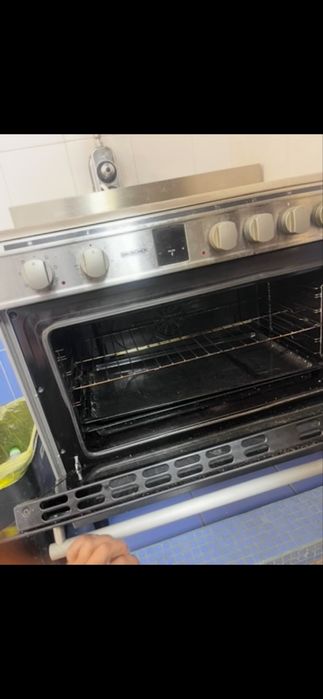 Отдам эллектртчнску плиту.