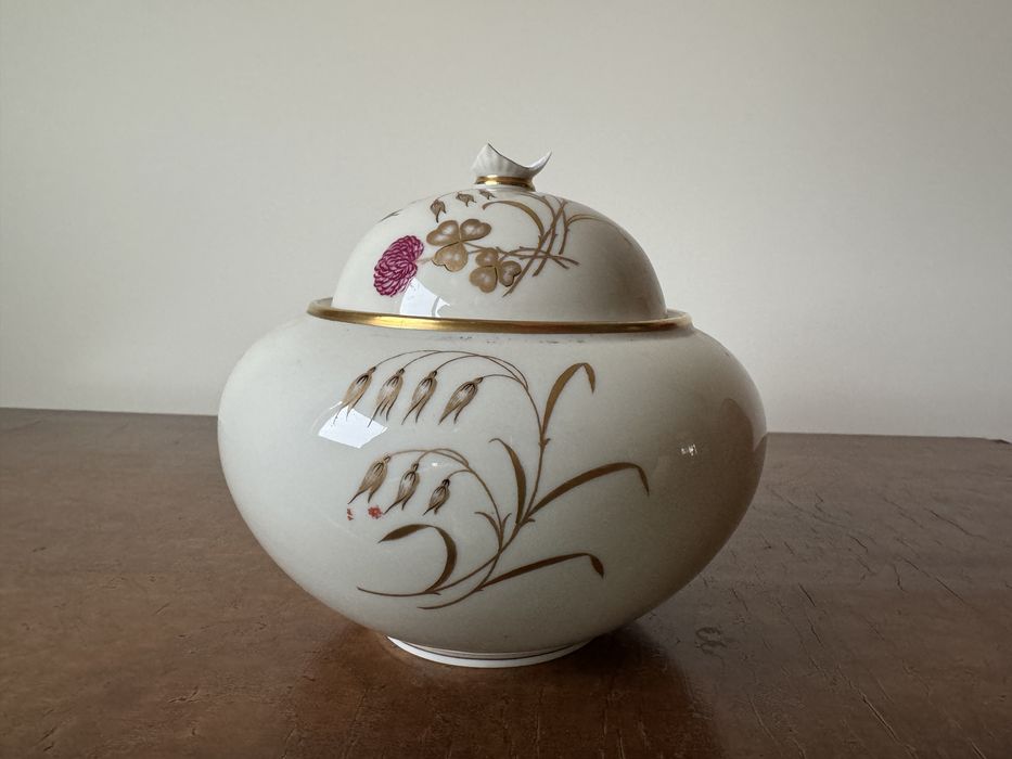 Луксозни ретро порцеланови сервизи за хранене чай канички чинии супник