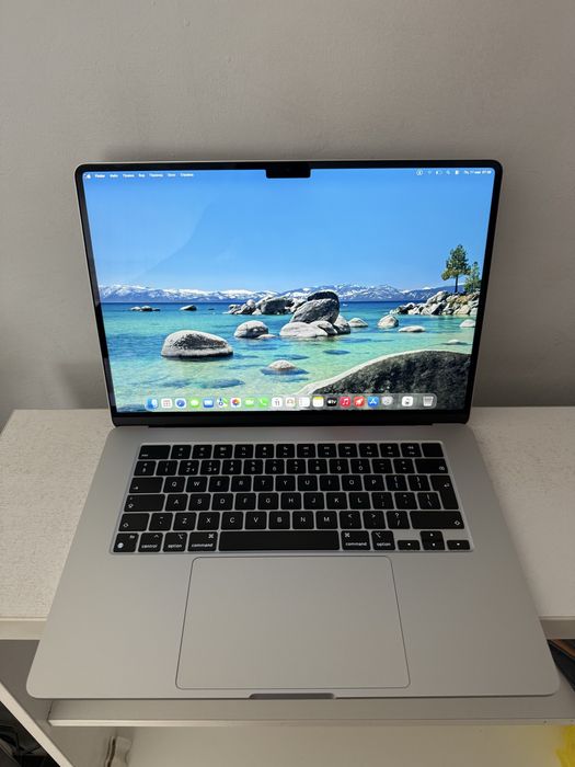Macbook Air 15inch M2 2023/8/256