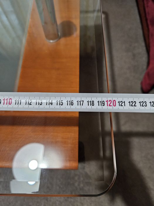 Масивна стъклена холна маса с дървена основа