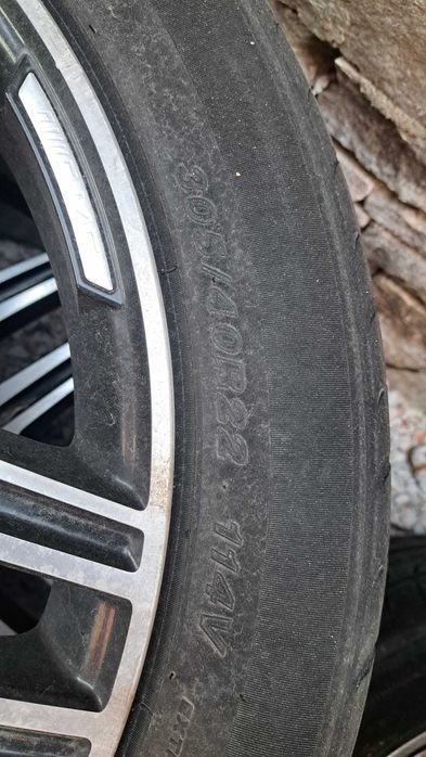 Летни гуми 305/40 r22 продават се и по отделно