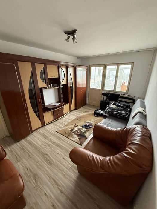 Vând apartament semidecomandat-Craiovita Nouă