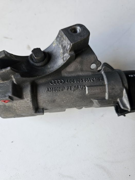 Contact + cheie original Volkswagen Golf 4 / Bora / Passat B5 

Stare