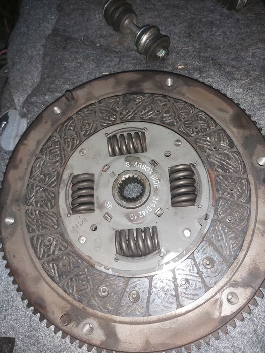 Тойота ярис на части 1000куб.,68 коня