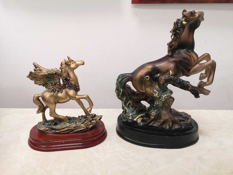 Статуетки на коне