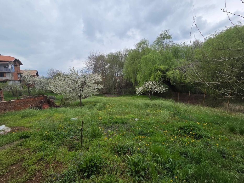 Голяма къща в с.Горна Гращица обл.Кюстендил