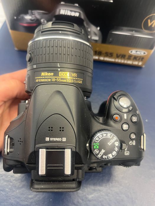 Nikon D5200 + Obiectiv Nikon AF-S DX Nikkor 18-55mm VR II – Kit complet