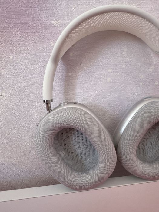 Продам AirPods Max !