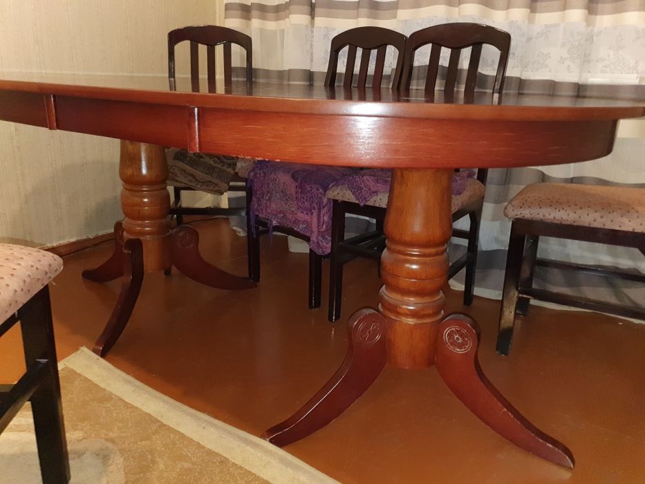 Стол для гостинной