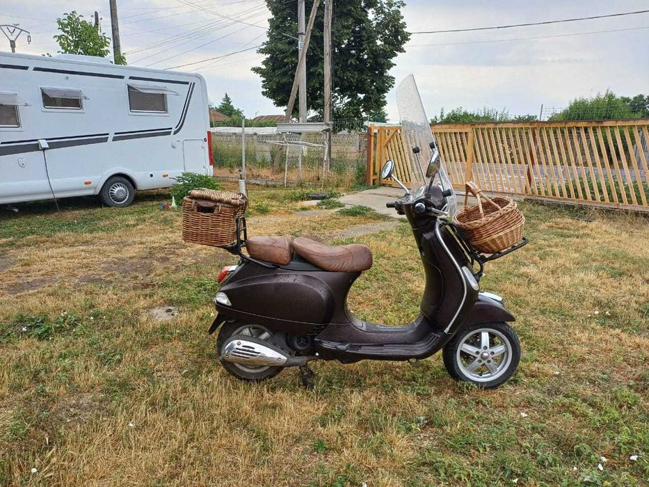 Vand scuter VESPA, 49 cc, se conduce FARA PERMIS