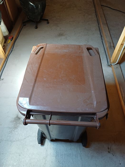 Pubele gunoi 240l Ofertă