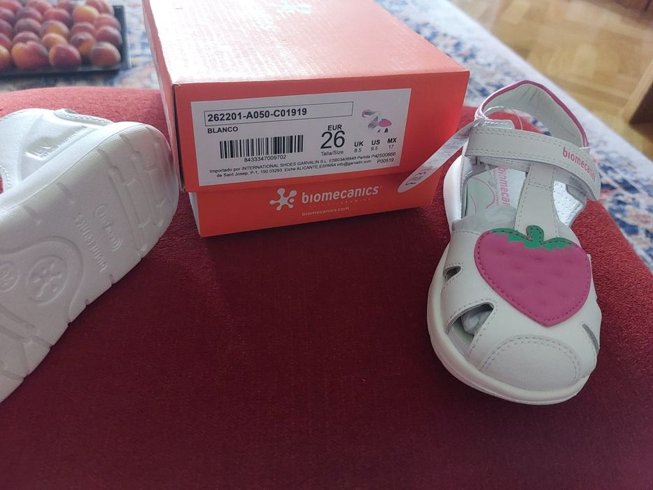 Sandale Biomecanics NOI, cu eticheta si cutie